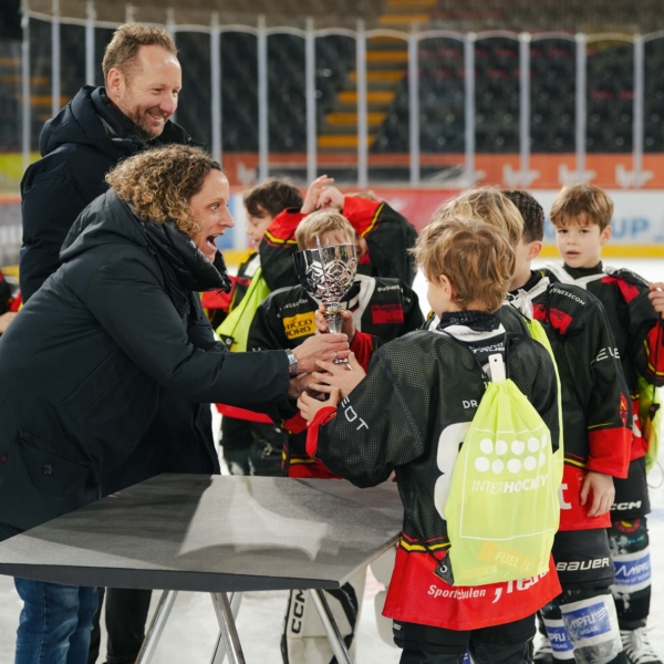 NOVO Future Cup Pokalübergabe